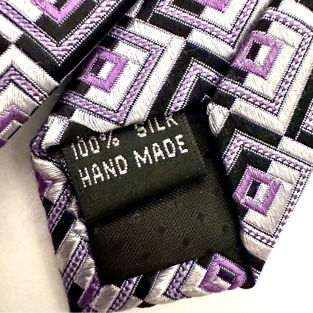 Martin Wang 100% Silk Menโs Tie Black Silver Purple Geometric Size O/S - Picture 5 of 6